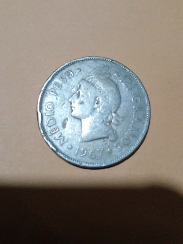 Imagen 1 de 1 de Monedas De Plata Dominicana