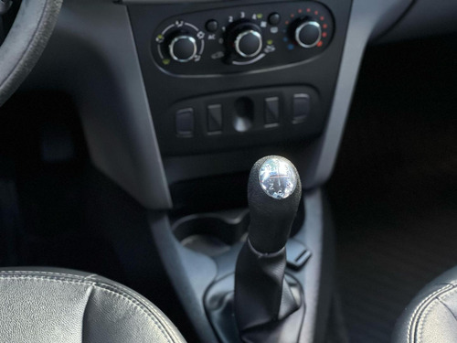 Renault Logan Expr 16 M