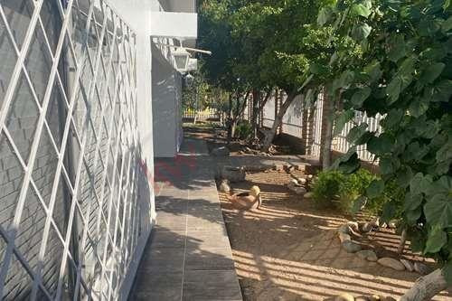 Imagen 15 de 25 de En Renta Acogedora Casa En Esquina Con Amplio Terreno En Col. Independencia