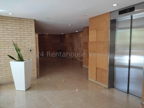 Amoblado Y Equipado Con Excelente Gusto, Excelente Oportunidad De Vivir En Este Precioso Departamento - Campo Alegre // Luis Gomez // Mls - #24-14481
