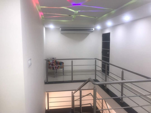 Imagen 7 de 14 de Amplio Penthouse En Urb Villa Freitas 04146878567