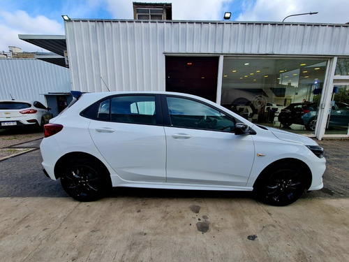 Imagen 5 de 25 de Nuevo Chevrolet Onix Rs 2023 1.0 Tur Color Manual 0km Smar1