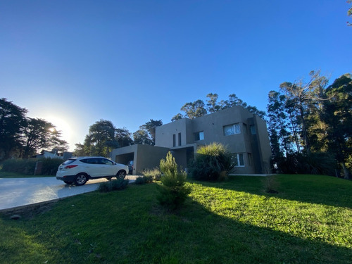 Imagen 1 de 12 de Excelente Casa En Exclusivo Country Barrancas De San Benito - Pileta - Lote De 900 M2