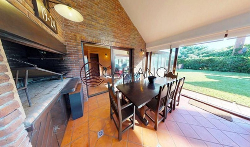 Hermosa Casa En Alquiler Anual. A Pasos Del Mar Y Muy Cerca De Playa Mansa.- Ref: 1330