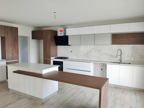 Imagen 12 de 30 de Vendo Increible Casa En Haras, 5 Habitaciones Enormes Y Terminaciones Unicas!!