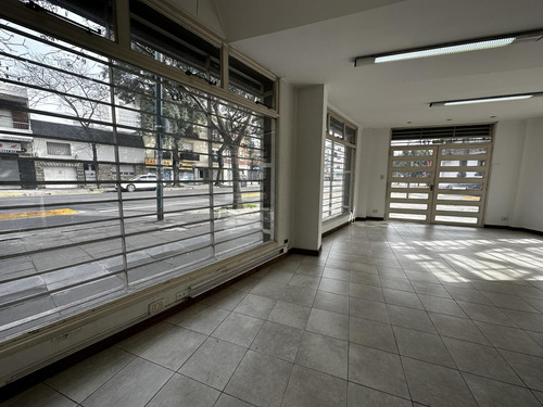 Venta Local Oficina En Esquina  Excelente Ubicación Forest - Chacarita