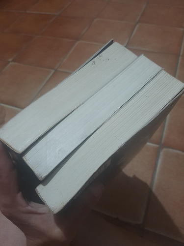 Três Volumes Cinquenta Tons De Cinza V 1 V2 E V 3 (Usado)