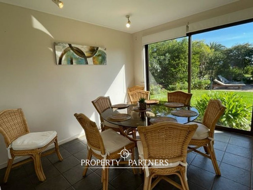 Casa Con Vista A Áreas Verdes