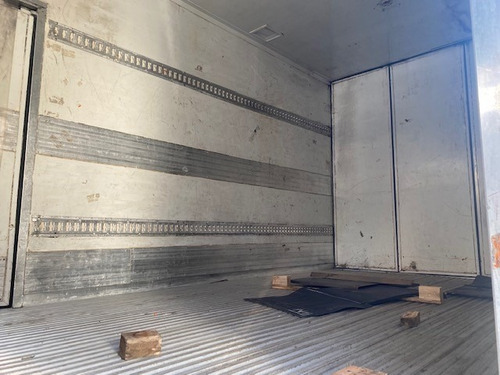 Imagem 6 de 9 de Baú 8,80m Para Caminhao Trucado Frigorifico Câmara Fria