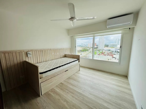 Espectacular Apartamento En Venta En Edificio Malecón, Punta Del Este.