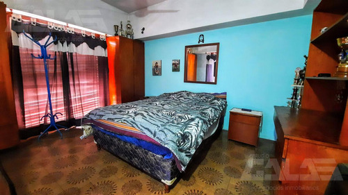 Casa 3 Dormitorios Cochera Varios Autos En Zona Comercial