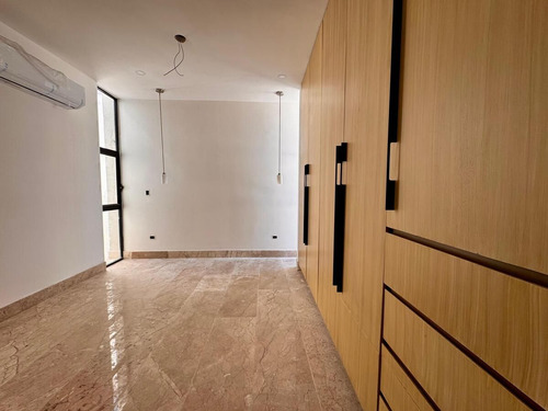 Casa En Venta De 4 Recamaras En Privada Ubicada En Xcanatun