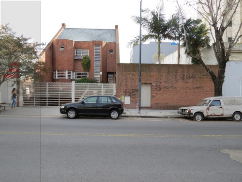 Excelente Casa 4 Plantas S/doble Lote - 3 Dorm. Garage, Parque, Quincho, Pileta