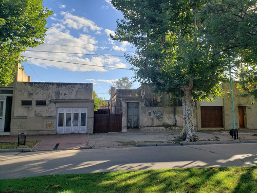 Casa De : 1 Cosina,1 Despensa,1 Galería,1 Baño,2 Dormitorios