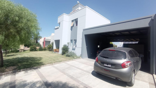 Casa En Venta En Siete Soles , Escritura, Amplio Patio