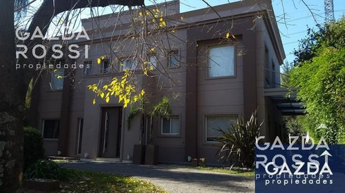 Imagen 24 de 26 de Imponente Casa A La Venta En Solar Del Bosque