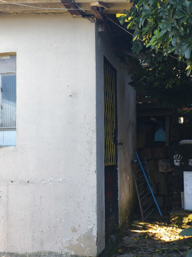 Casa Com Bar E Piscina Em Grande Terreno E Ótima Localização