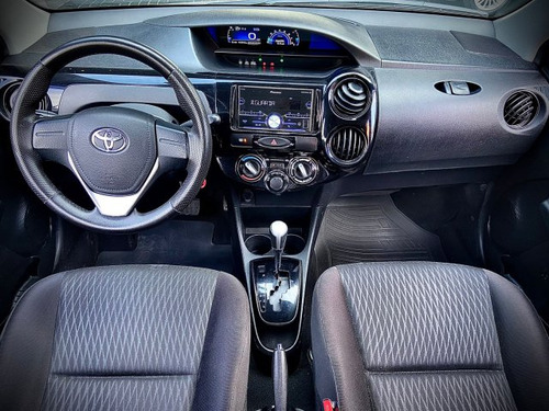 Toyota Etios Etios 1.3 X 16V FLEX 4P AUTOMÁTICO