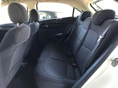 Imagem 7 de 12 de Chevrolet Onix 1.0 Lt 8v Flex 4p Manual 2013