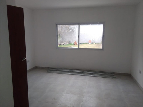 Casa De 4 Ambientes Con Piscina En Venta