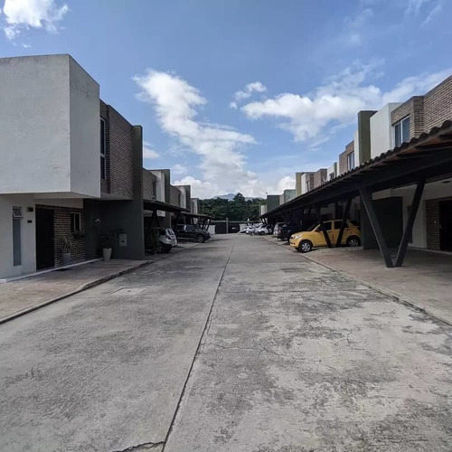 Imagen 3 de 20 de Mary Castro Vende Town House En Rincon Mañongo