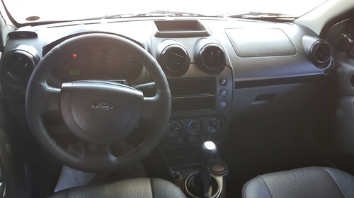 Imagem 9 de 12 de Ford Fiesta Sedan