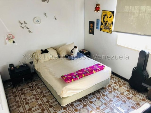 Imagen 10 de 20 de Amplia Y Acogedora Casa En Venta - Urb Los Naranjos Del Caferal - Mls#22-883