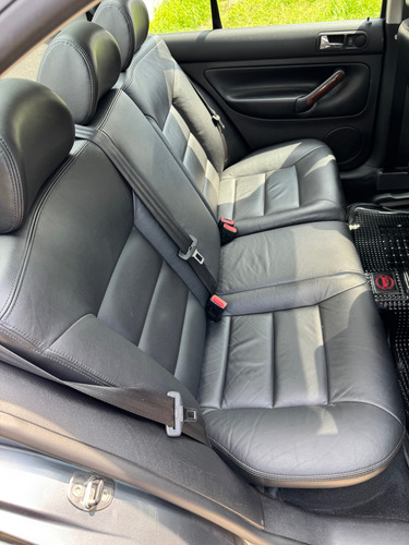 Volkswagen Bora 1.8 Highline T 180cv Cuero