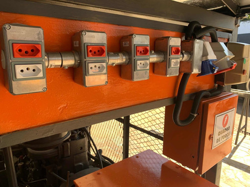 Imagem 4 de 10 de Gerador Eletrico Bambozzi 50kva Motor Mwm 4cc Revisado