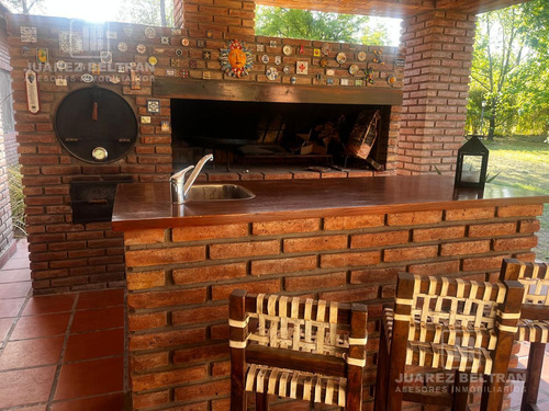 Venta - Casa De 3 Dormitorios Con Cochera Y Pileta - Guayaquil 1010 - Villa Allende