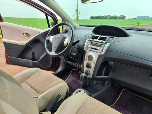 Imagen 6 de 10 de Toyota Vitz Aut