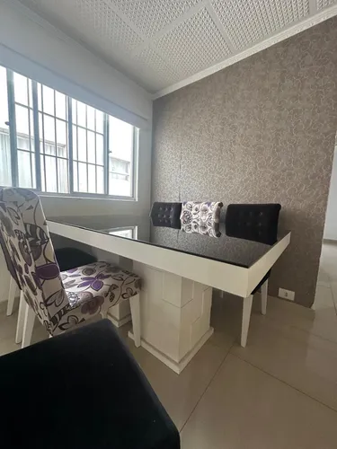 Mesa 6 Cadeiras E Aparador