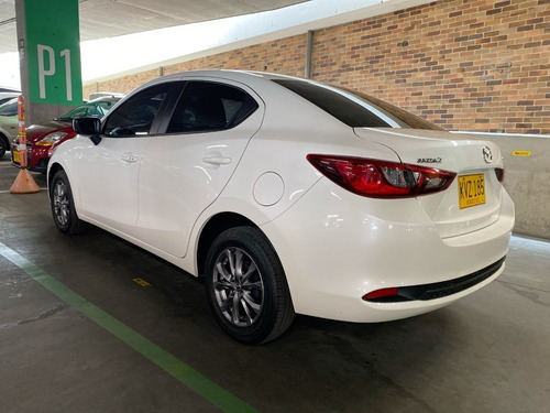 Imagen 8 de 25 de Mazda 2 Sedan