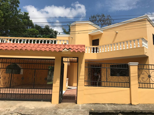 Venta Casa Urbanización Colonia Doctores Santo Domingo Norte