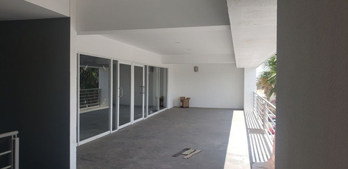 Local Comercial En Renta Sobre Ave. La Cantera.