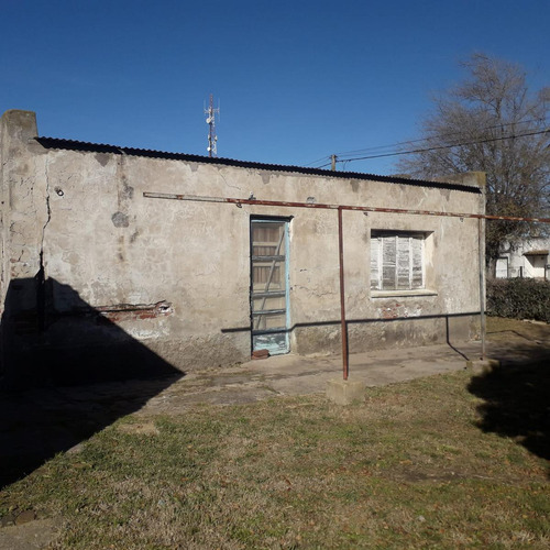 Casa En Venta - 3 Dormitorios 1 Baño - Cochera - 1200mts2 - Coronel Dorrego