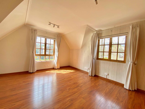 Impecable Casa En Santuario Del Valle