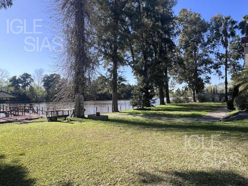 Casa Sobre El Río En Dique Luján