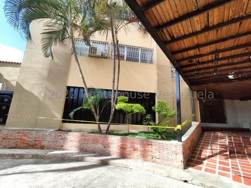 Imagen 28 de 30 de Apartamento En Venta En El Centro De Cabudare Cuenta Con 3 Habitaciones, 2 Modernos Baños, Iluminados Espacios De Sala Y Comedor, Cocina Iluminada Y Área De Lavandería Gabriela C.