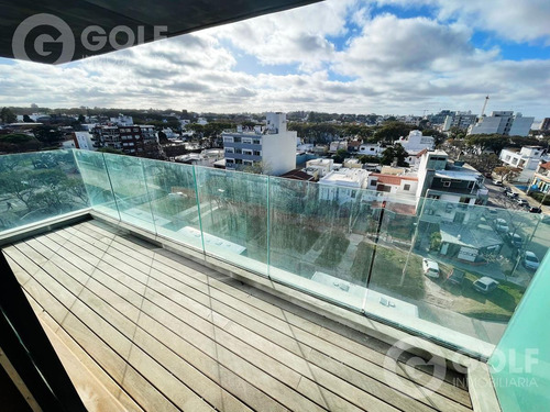 Imagen 2 de 15 de Vendo Monoambiente Con Vista Al Mar Y Cocina Definida En Rambla Malvin
