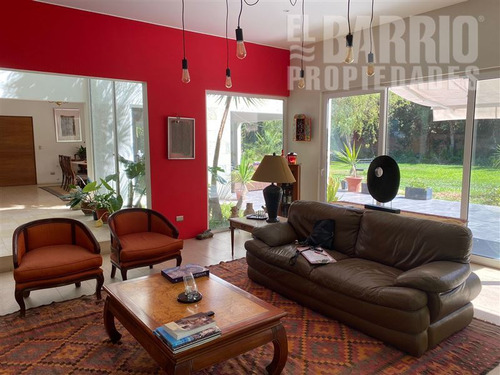 Casa En Venta De 4 Dorm. En Las Brisas De Chicureo