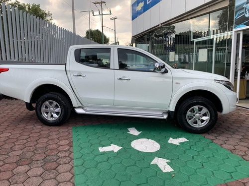 Imagen 8 de 14 de Mitsubishi L200 2018 2.4 Cabina Doble 4x2 Mt