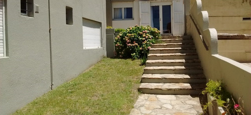 Imagen 4 de 14 de En Venta Departamento 4ambientes Frente Al Mar Con Cochera