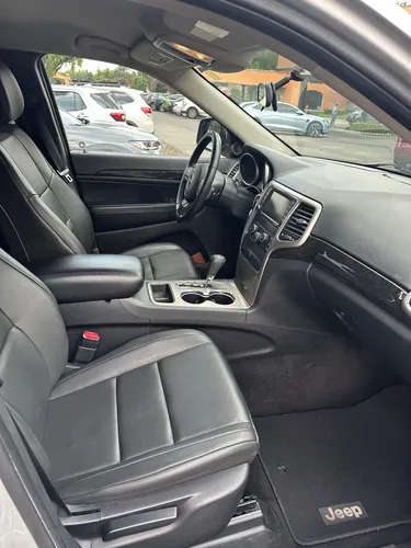 Jeep Grand Cherokee Laredo V6 4x2 At