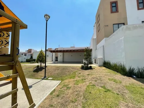 Renta De Casa Amueblada En Fraccionamiento La Toscana