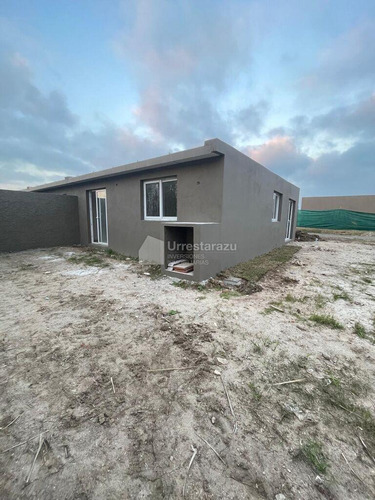Casa En Alquiler Tres Dormitorios En Complejo Acacias