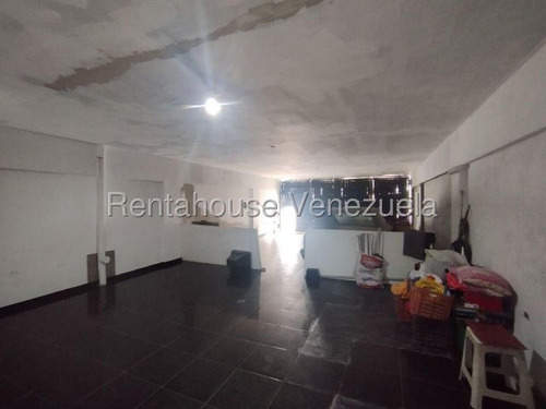 María Gabriela Martínez Alquila Excelente Local Comercial En El Centro-oeste De Barquisimeto, Piso De Cerámica, Vía De Alto Tráfico Vehicular Y Peatonal,