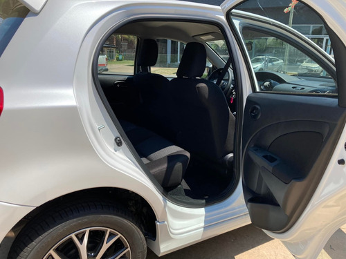 Imagen 9 de 15 de Toyota Etios 1.5 Vvt-i 5 Puertas Manual Xls Pack 0km My2023