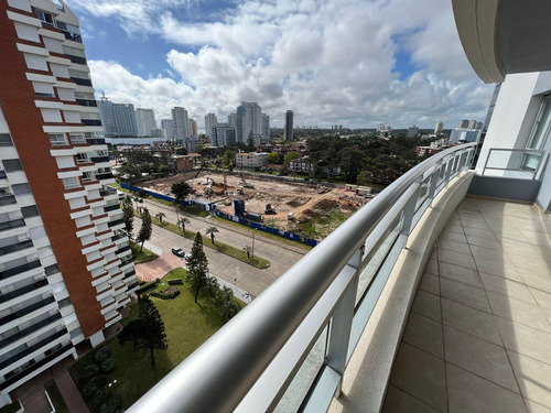 Departamento De 3 Dormitorios En Forest Tower 2 - Punta Del Este