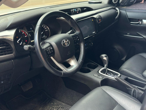 Toyota Hilux 2.8 D-4D TURBO DIESEL CD SRX 4X4 AUTOMÁTICO